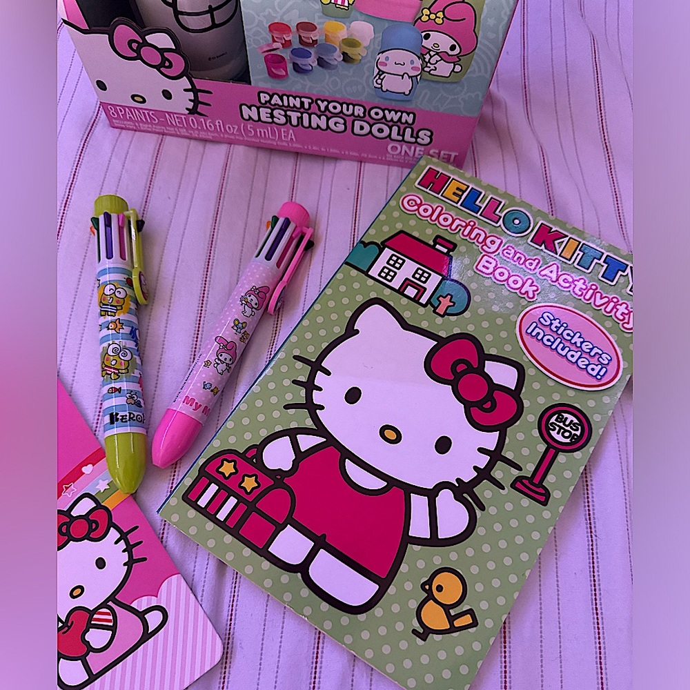 Hello Kitty BUNDLE - Picture 2 of 7